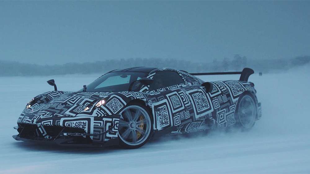 В Pagani засняли на видео скользящий по льду суперкар Huayra