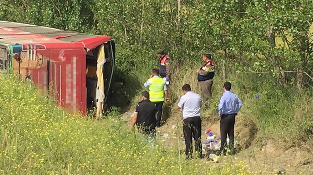 В Турции в ДТП с туристическим автобусом погибли пятеро, десятки ранены