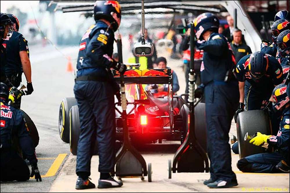 В McLaren просят FIA о разъяснениях