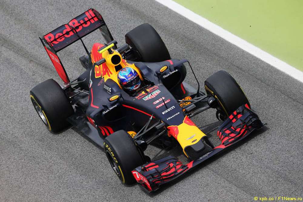 Макс Ферстаппен доволен первым днем в Red Bull Racing