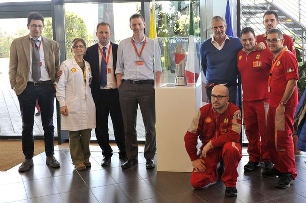 В Ferrari выставили на обозрение трофей Феттеля