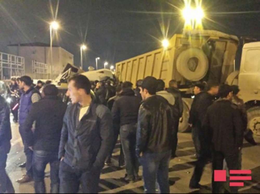 В Баку столкнулись 13 автомобилей