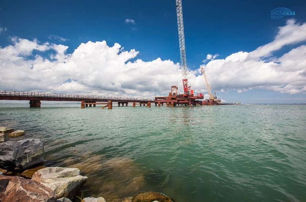 Крымский мост вышел в море