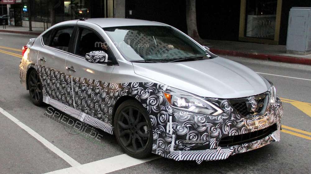 Nissan Sentra ударилась в спорт