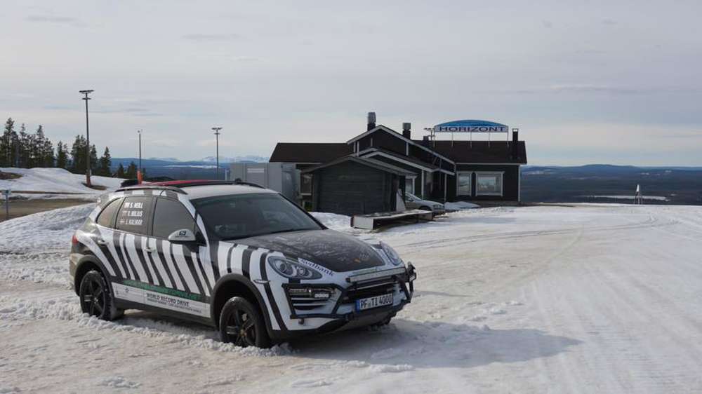 Porsche Cayenne проехал от Норвегии до ЮАР за восемь дней
