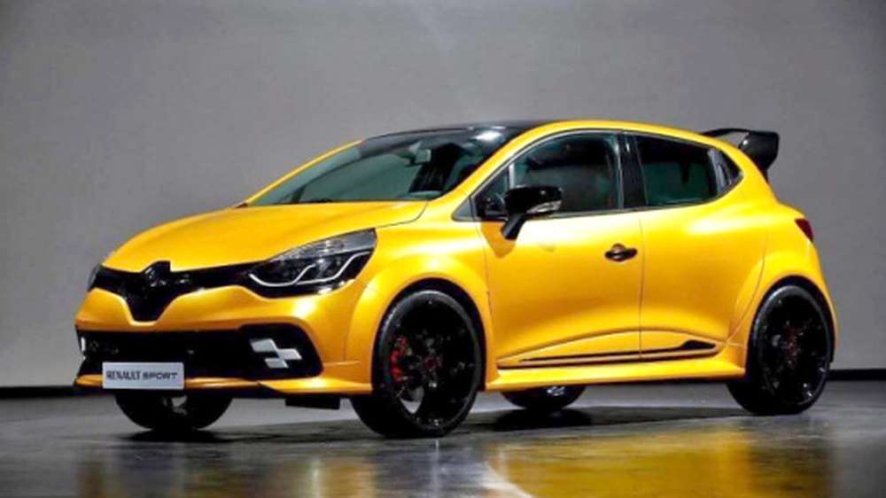 В Сеть попали первые фото экстремального Renault Clio RS