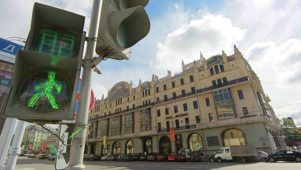 Пять автомобилей столкнулись в центре Москвы у гостиницы «Метрополь»