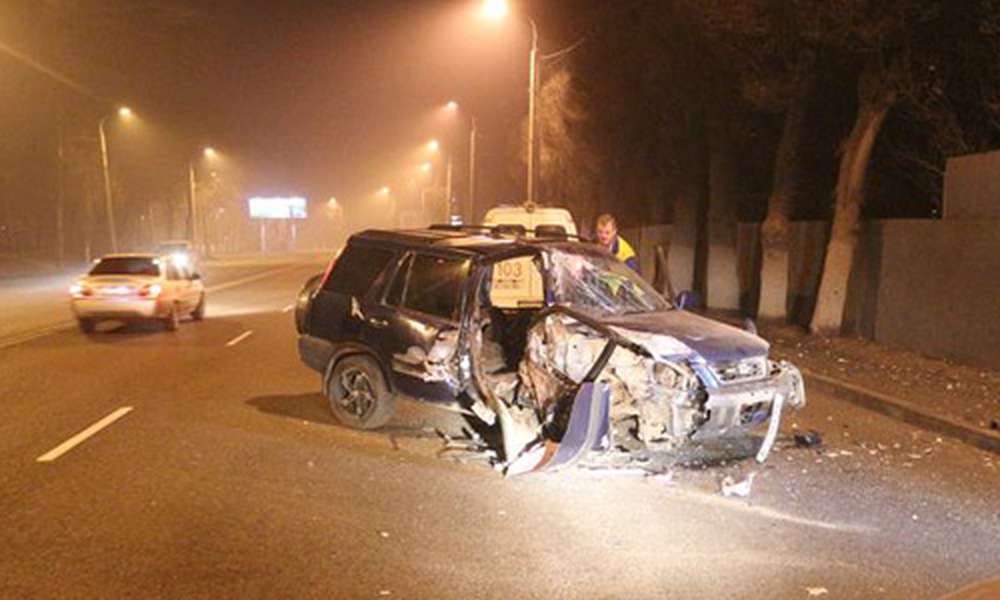 В Алматы "Хонда" угодила в арык