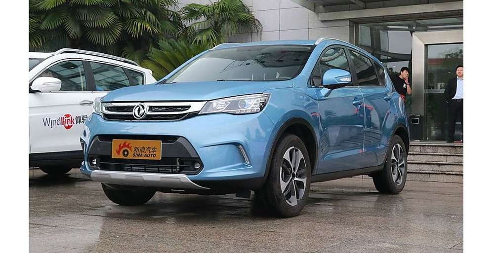 В сети появились "живые" фотографии нового кроссовера Dongfeng AX5