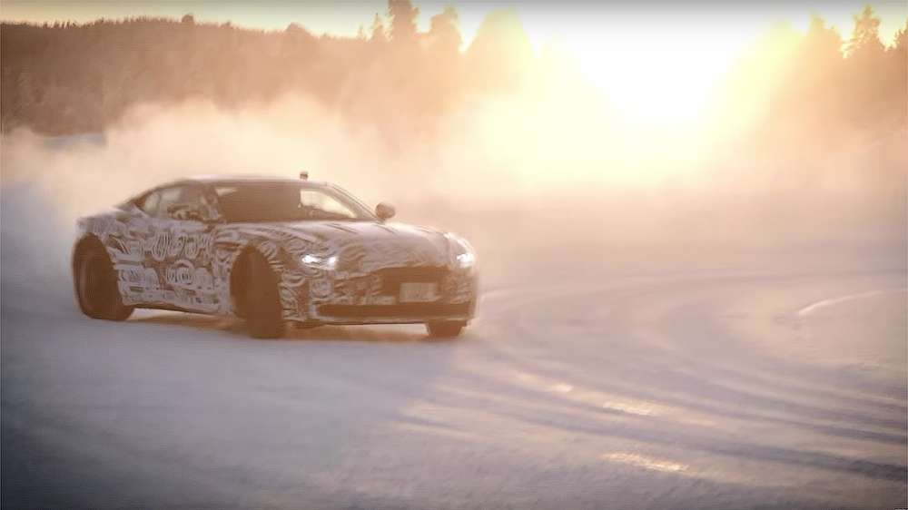 Aston Martin заснял на видео скользящий суперкар DB11