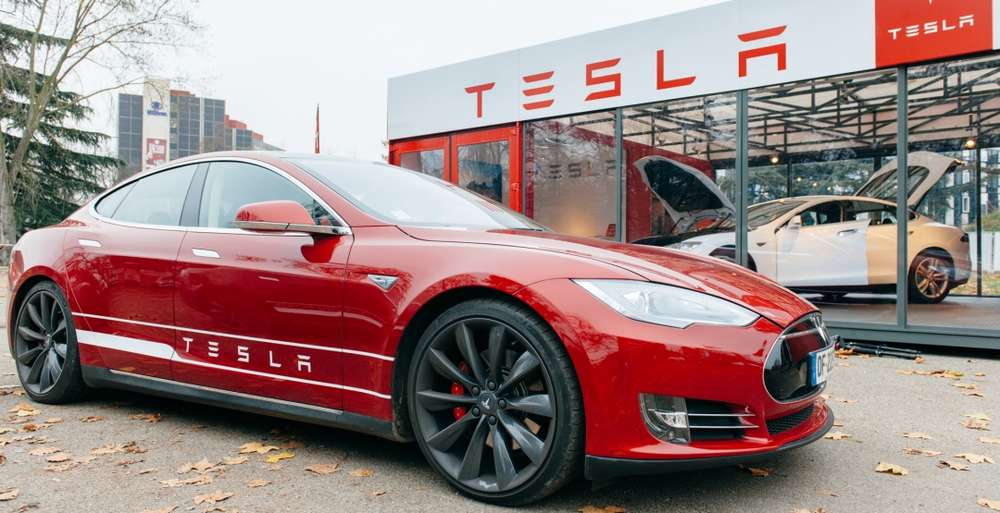 Представители концерна Tesla отвергли обвинения в оказании давления на покупателей