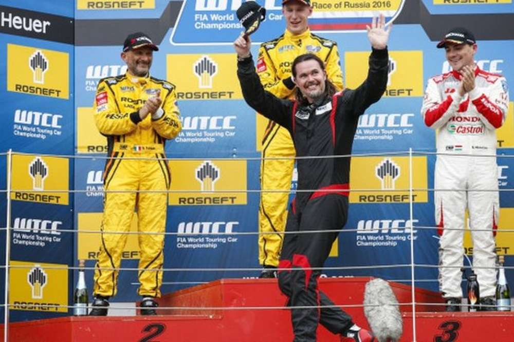 Джеймс Томпсон: Мы все рады долгожданному успеху Lada в WTCC