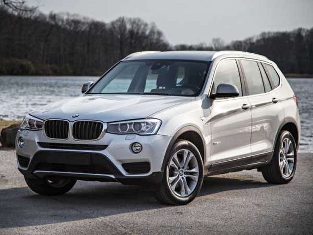 BMW отзывает более 600 тысяч авто из-за неисправных креплений детских сидений