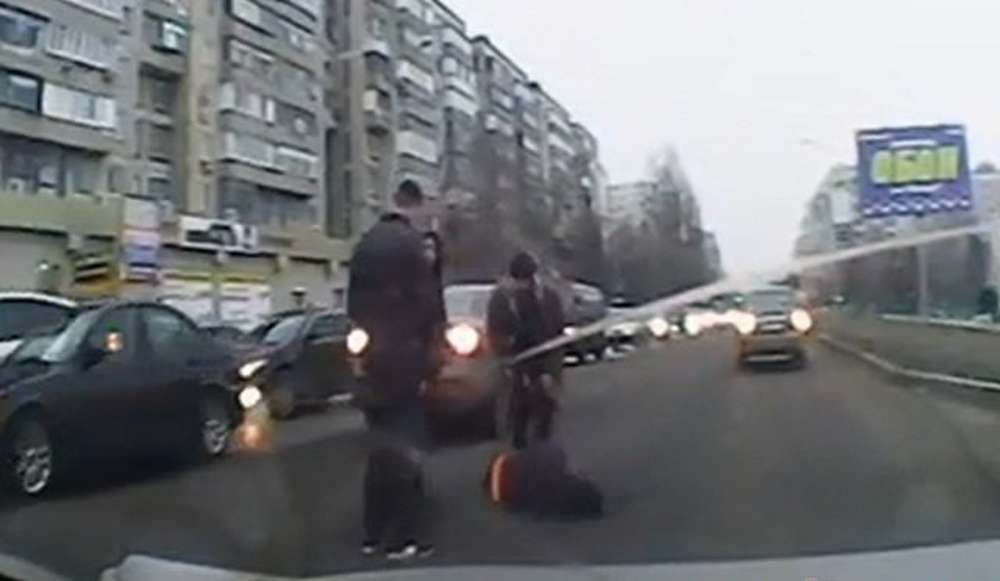 В Алматы под колесами "Тойоты" погибла девушка