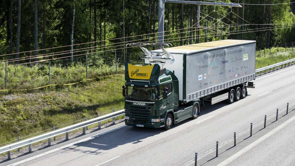 Scania испытала в Швеции фуру-троллейбус