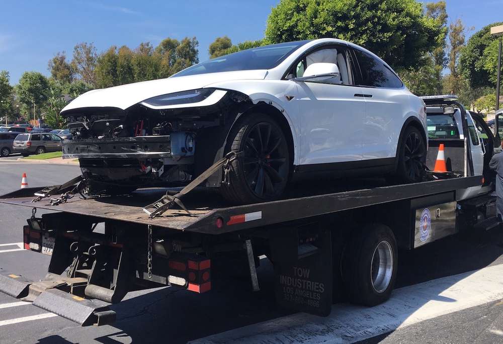 Электромобиль Tesla с автопилотом вновь попал в крупную аварию