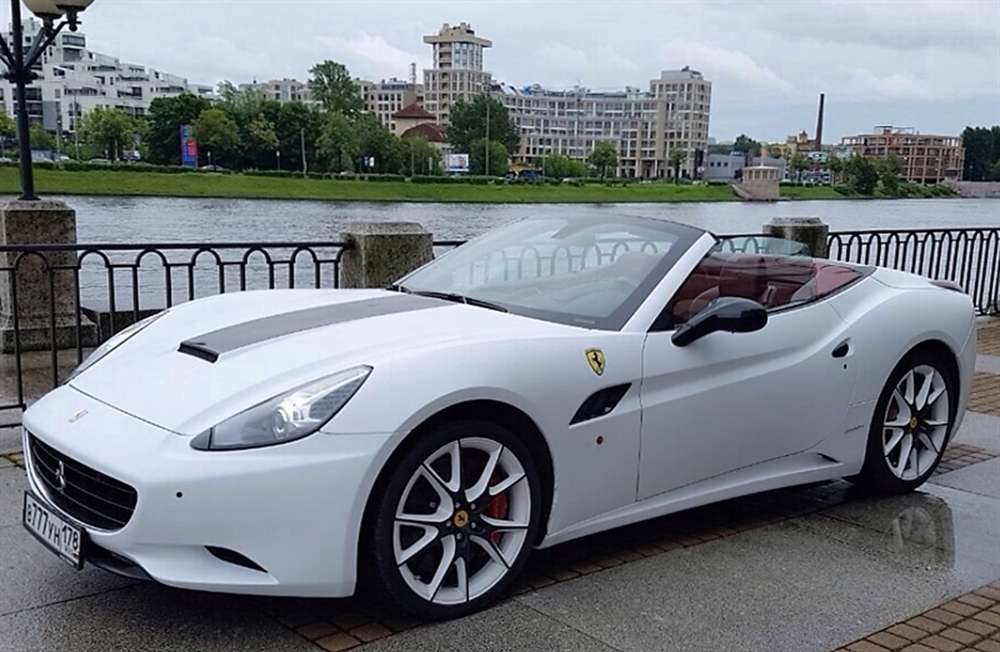 Ferrari California, принадлежавшая Халку выставлена на продажу