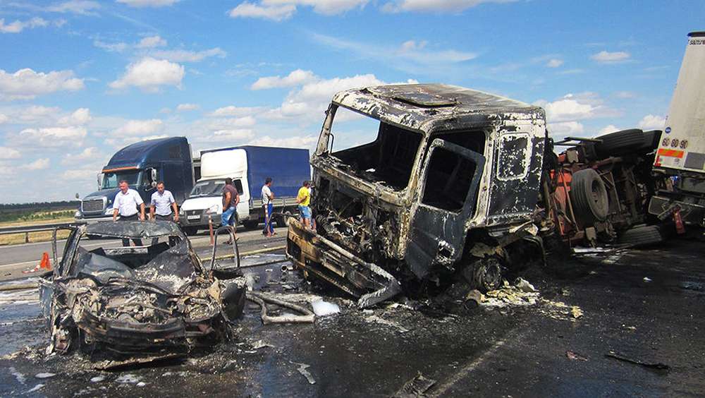 Более 8 тысяч человек погибли в ДТП за 6 месяцев 2016 года