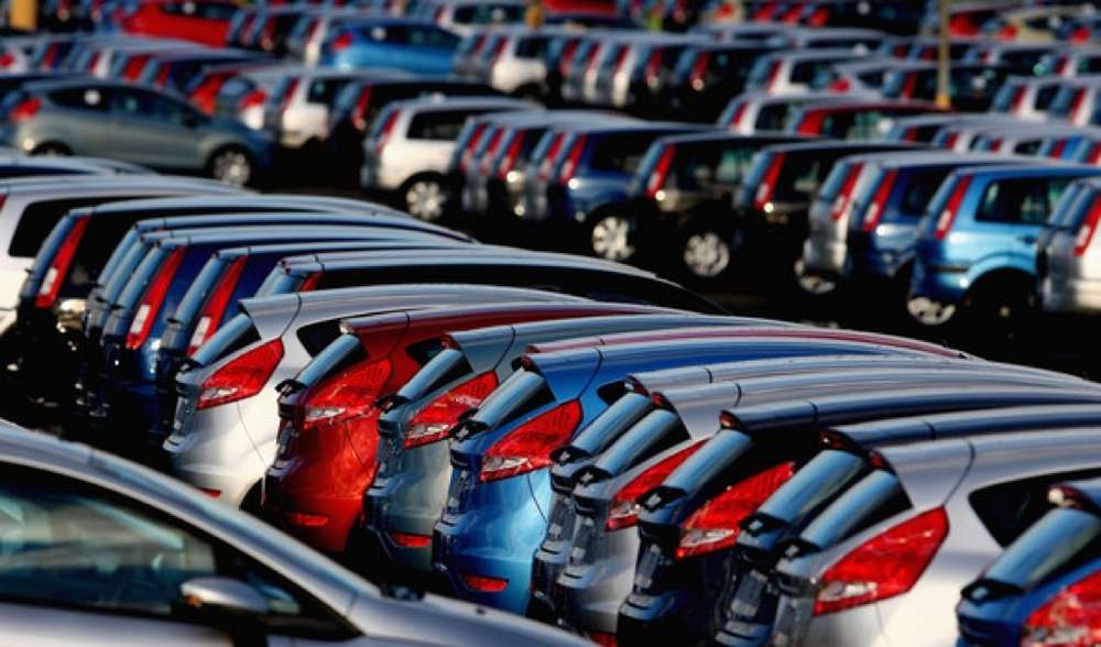 Количество представленных в России моделей новых автомобилей рухнуло с 500 до 300