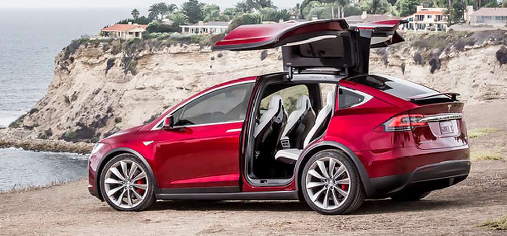 Tesla назвала причину нового ДТП Model X