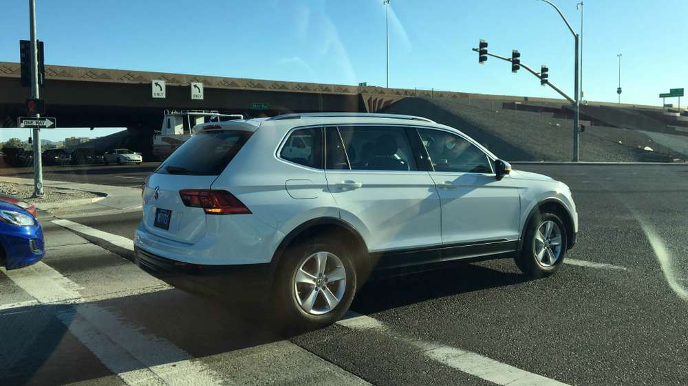 Удлиненный Volkswagen Tiguan заметили на дорогах США