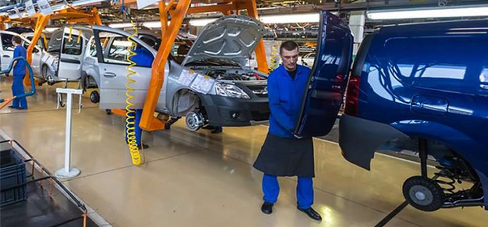 За месяц производство автомобилей в России упало на 5%