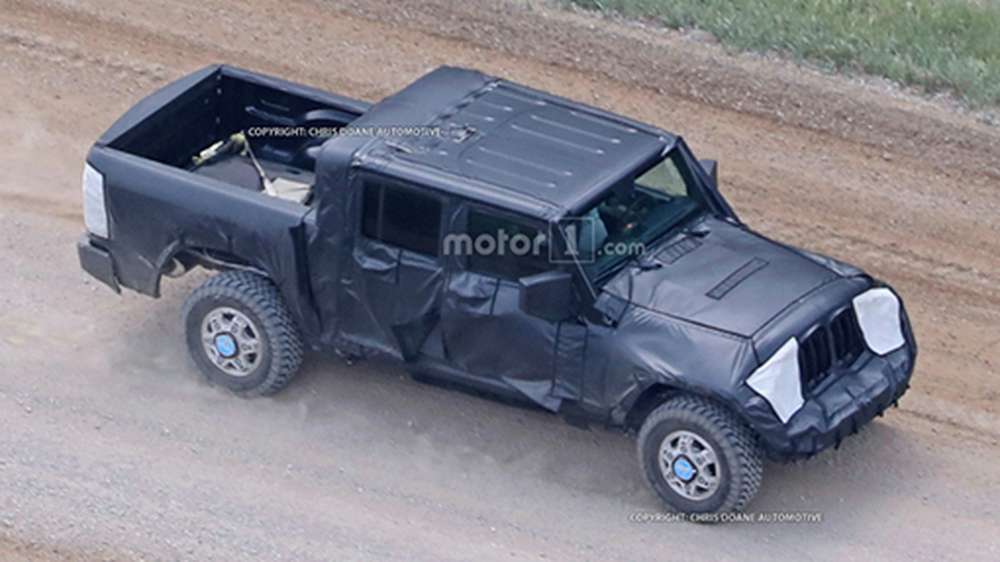 Шпионы сфотографировали пикап Jeep Wrangler
