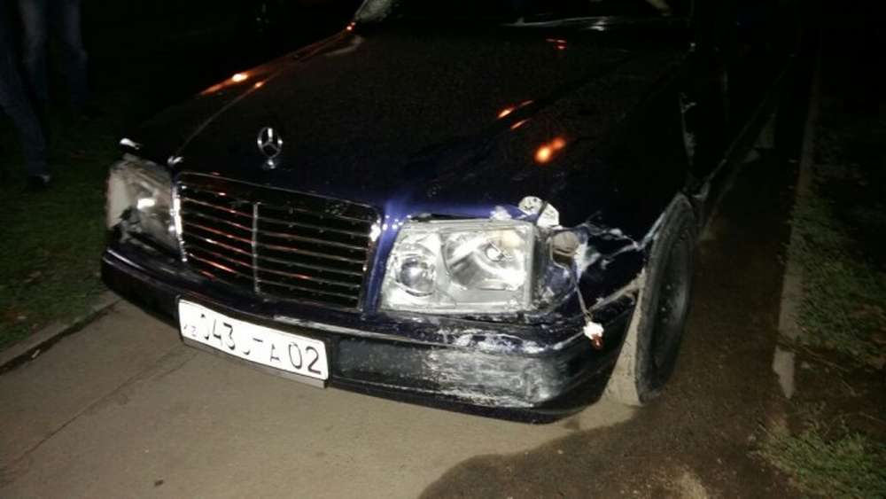 Водитель Mercedes-Benz сбил пешехода на тротуаре в Алматы