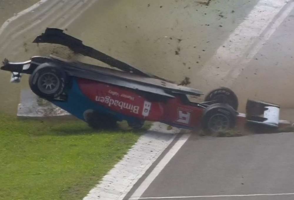 Авария на старте второй гонки GP3 на Хунгароринге
