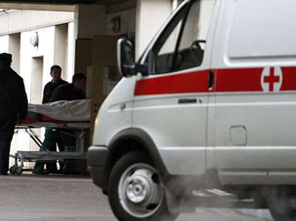 ДТП в Мариуполе: во дворе ЗИЛ тяжело травмировал 8-летнюю девочку