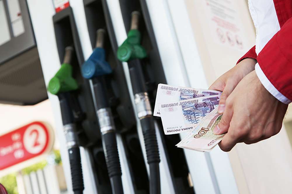 Цены на бензин в России выросли в первом полугодии на 6%