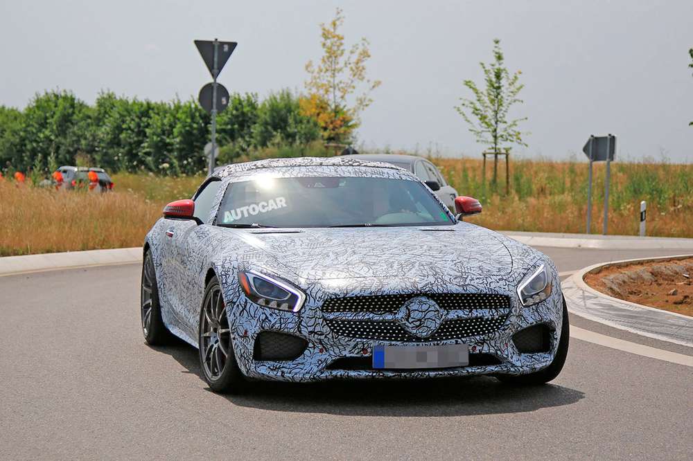 Опубликованы первые фотографии родстера Mercedes-AMG GT