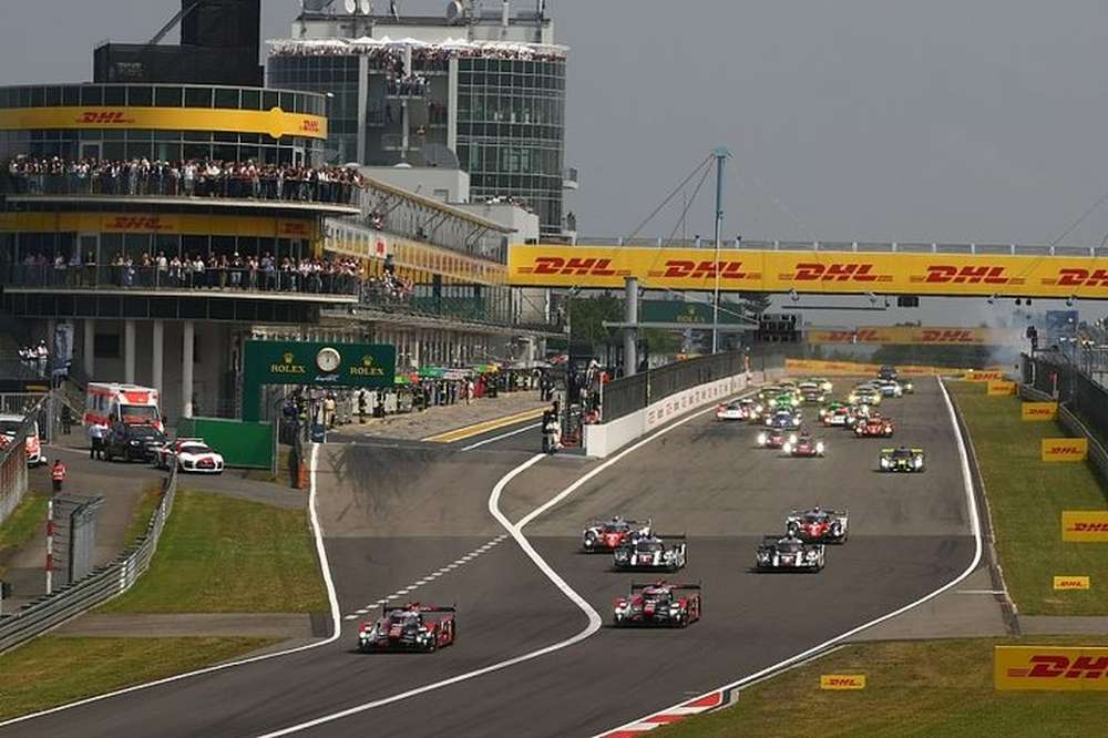 Уэббер и Лоттерер против виртуального автомобиля безопасности в WEC