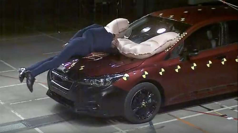 Новую Subaru Impreza  оснастят подушкой безопасности пешехода