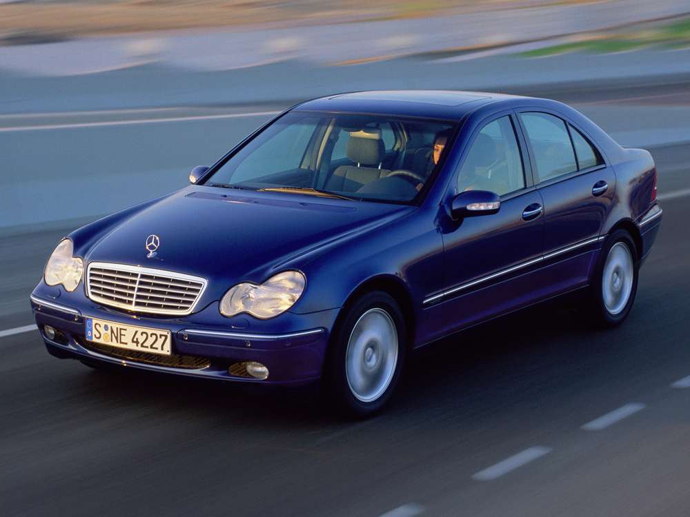 Mercedes C-class нового поколения засветился на фото