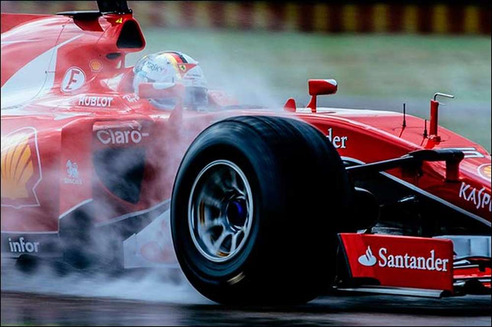 Феттель завершил первый день тестов Pirelli