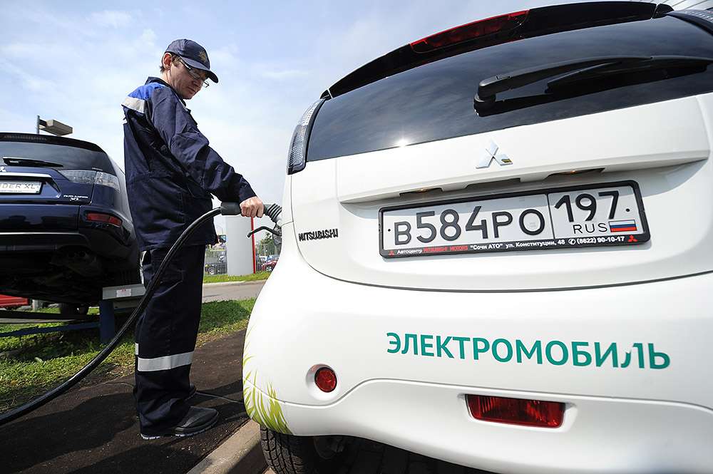 В Москве могут ввести налоговые льготы для компаний с электромобилями в автопарках