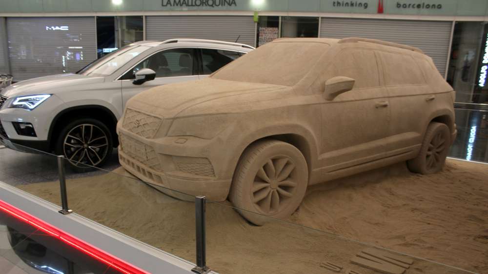 Seat установил в аэропорту Барселоны песчаный кроссовер