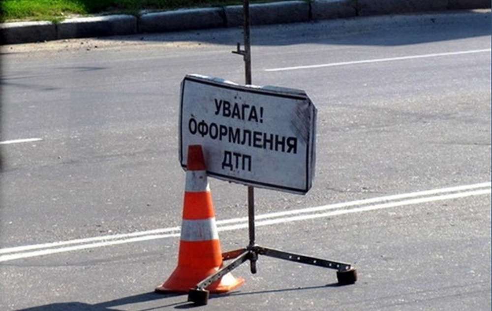 В Харьковской области Mercedes насмерть сбил военного