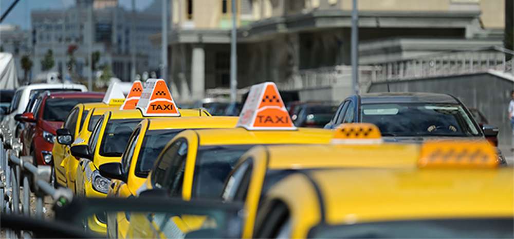 В аэропортах появится электронная очередь для такси
