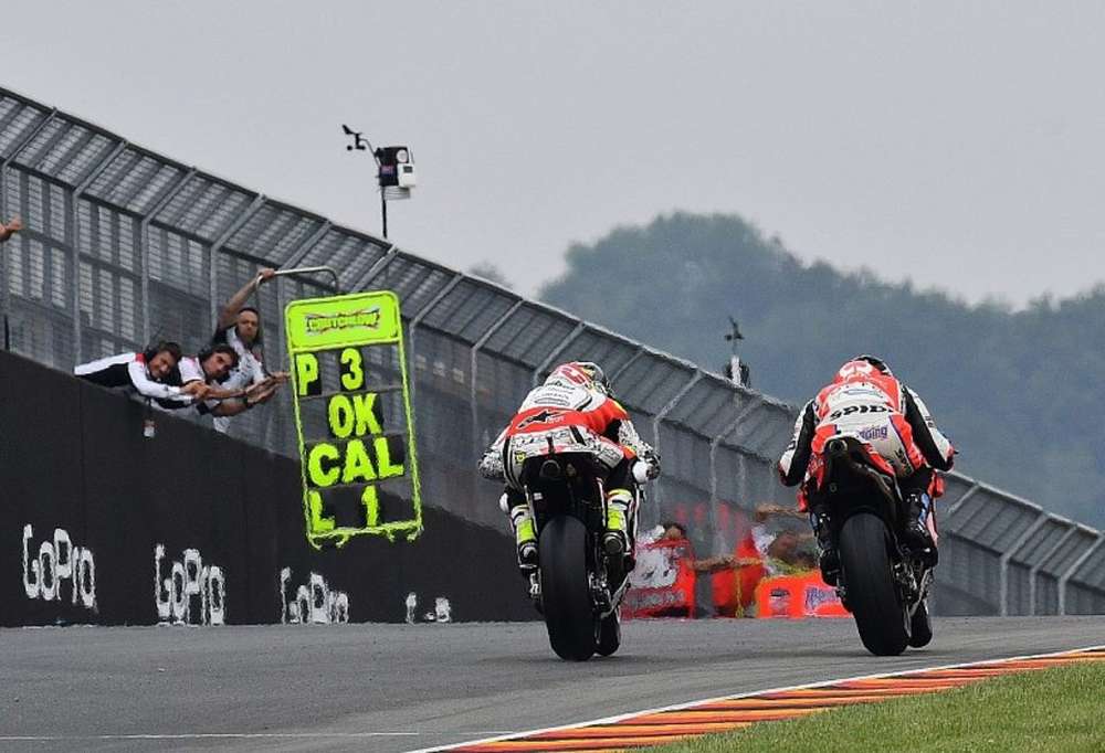 MotoGP рассматривает возможность передачи сообщений гонщику на трассе