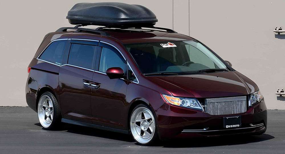 1029-сильный минивэн Honda Odyssey продадут на аукционе