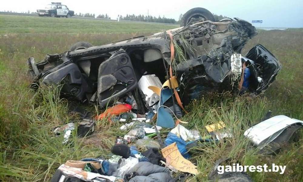 В Березовском районе опрокинулся Renault: непристегнутый пассажир вылетел из салона и погиб
