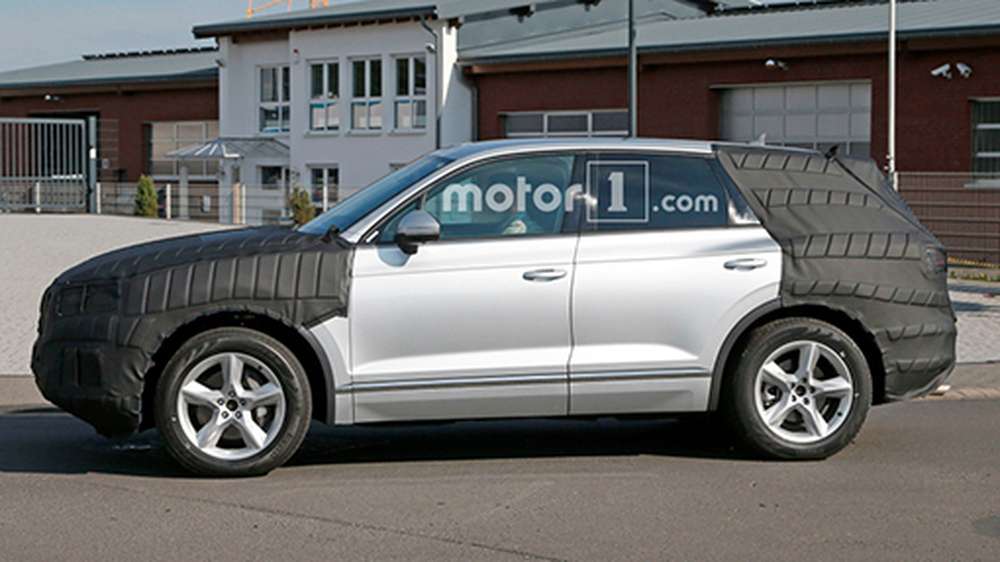 Шпионы впервые сфотографировали новый Volkswagen Touareg