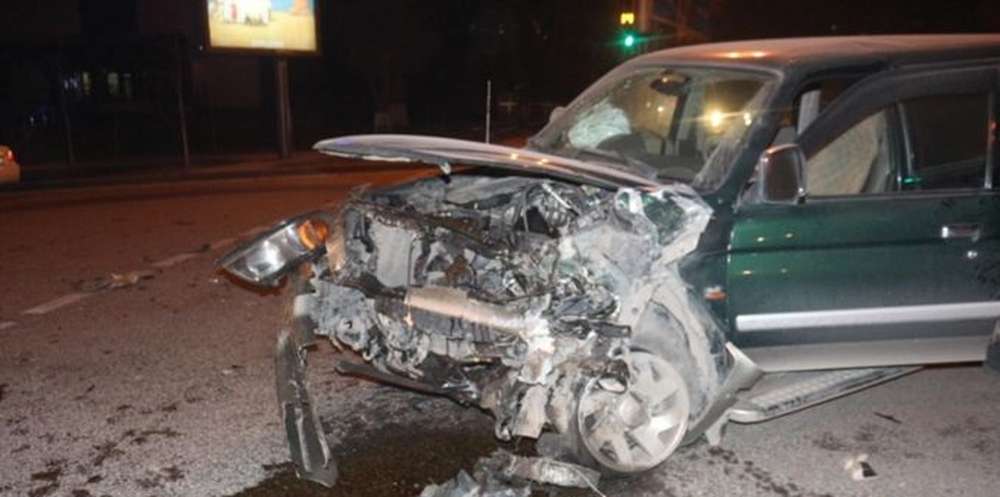 В центре Алматы в столкновении двух авто пострадали два человека