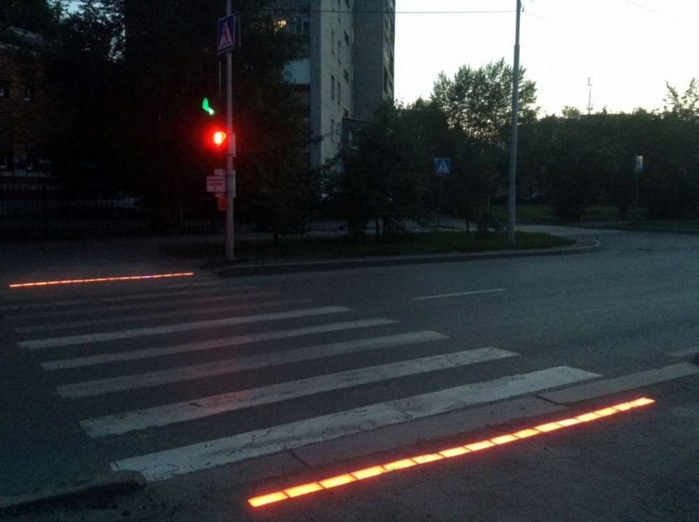 В Тюмени появился пешеходный светофор, встроенный в асфальт