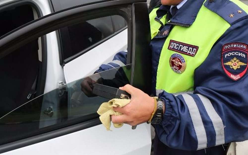 Полиция Москвы за сутки выявила почти тысячу автомобилей с чрезмерной тонировкой