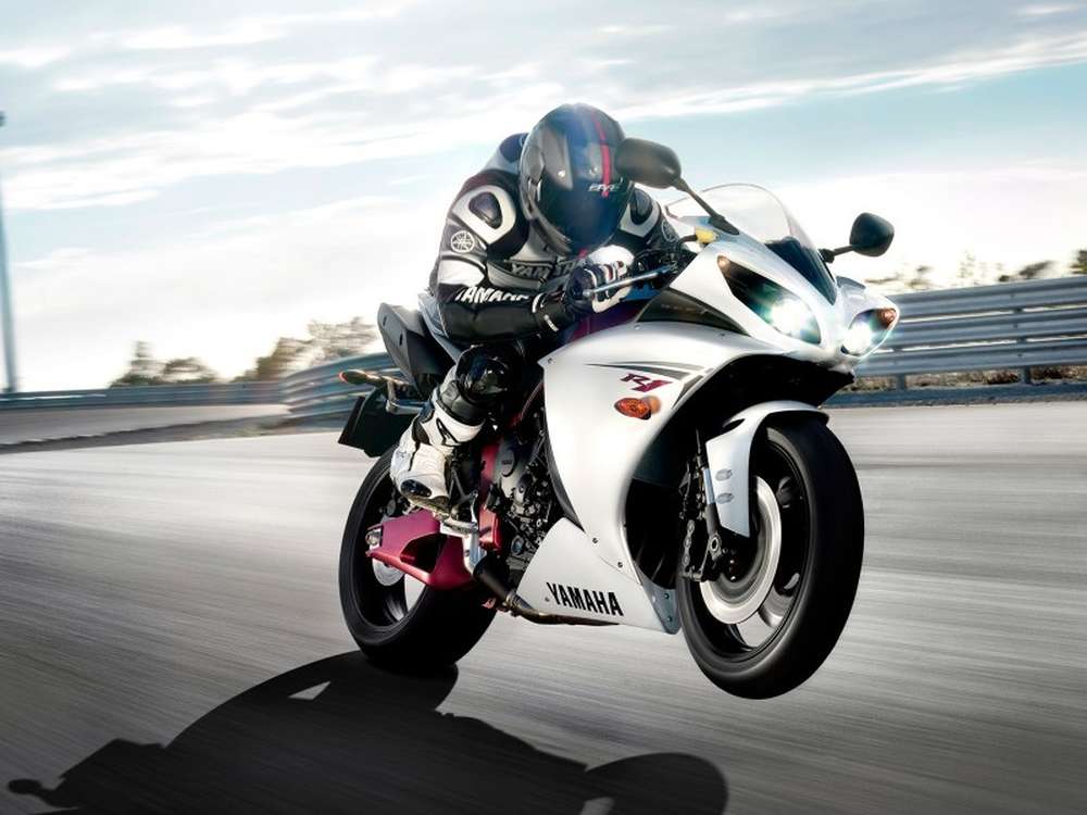 Отзыв спортбайков Yamaha YZF-R1 2010