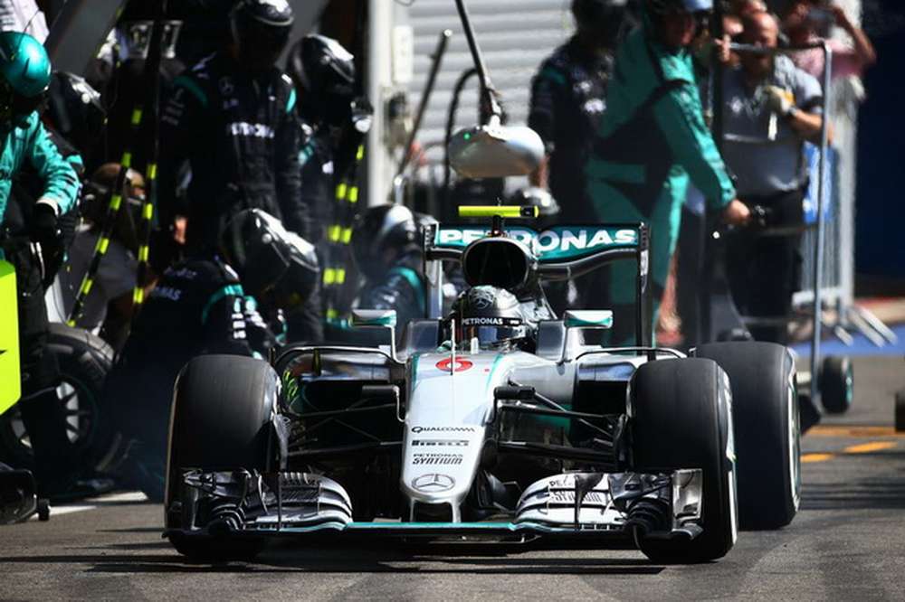 В Mercedes рады двойному подиуму