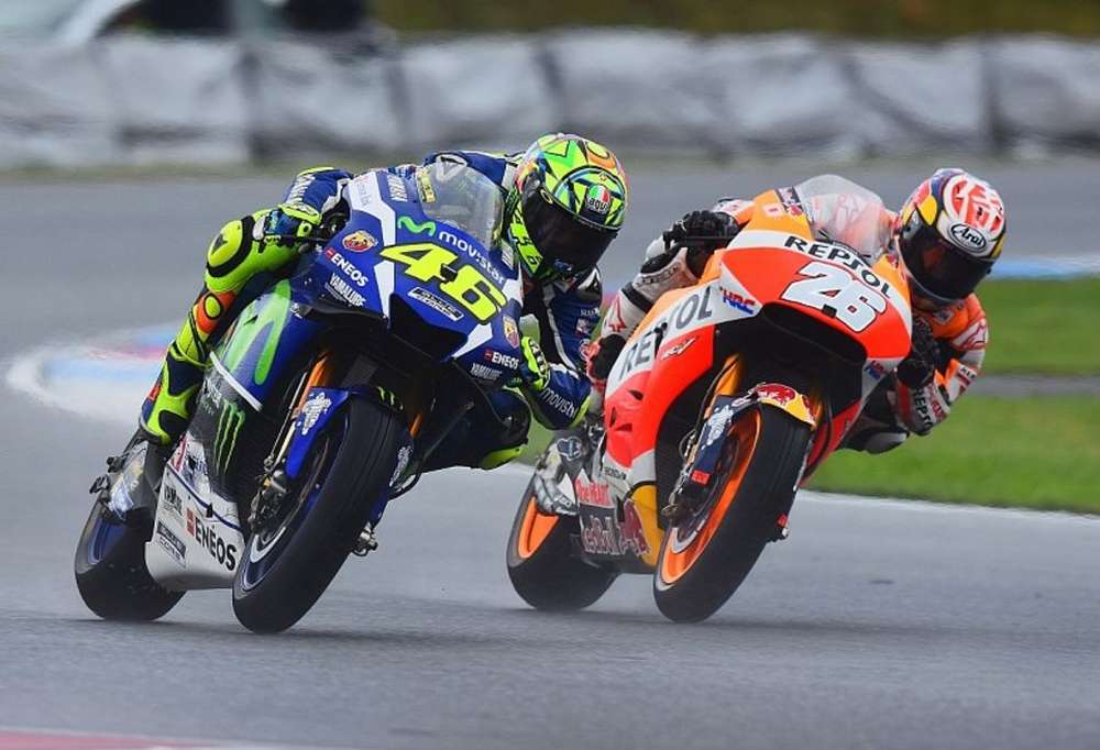 Заводские команды MotoGP против передачи сообщений гонщику на трассе